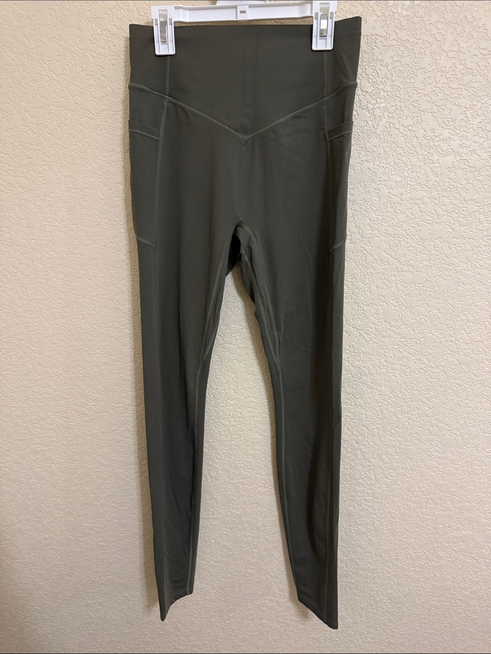 Halara Olive Green High Waisted Pocket Leggings Full Length Size Medium NWOT
